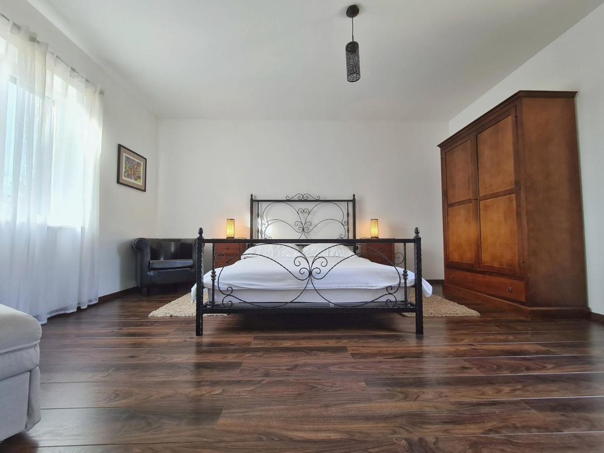 Spacious Villa With Pool, Indoor Jacuzzi And Sauna Near Porec Višnjan Exterior foto