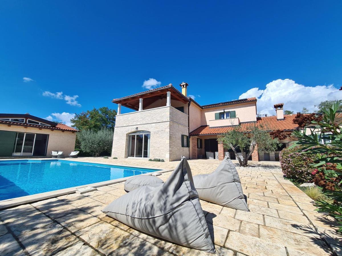 Spacious Villa With Pool, Indoor Jacuzzi And Sauna Near Porec Višnjan Exterior foto